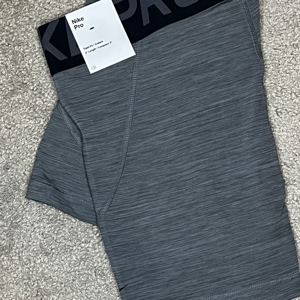 Nike Pro Women’s 3 inch shorts - Picture 2 of 2